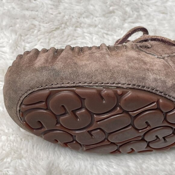 UGG #5612 Women's Brown Dakota Lace Up Moccasin Slippers Shoes Size 6 US - Picture 9 of 13